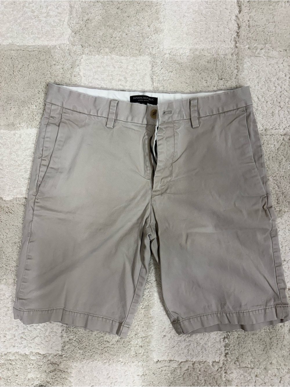 Banana Republic Men's Aiden Khaki Shorts